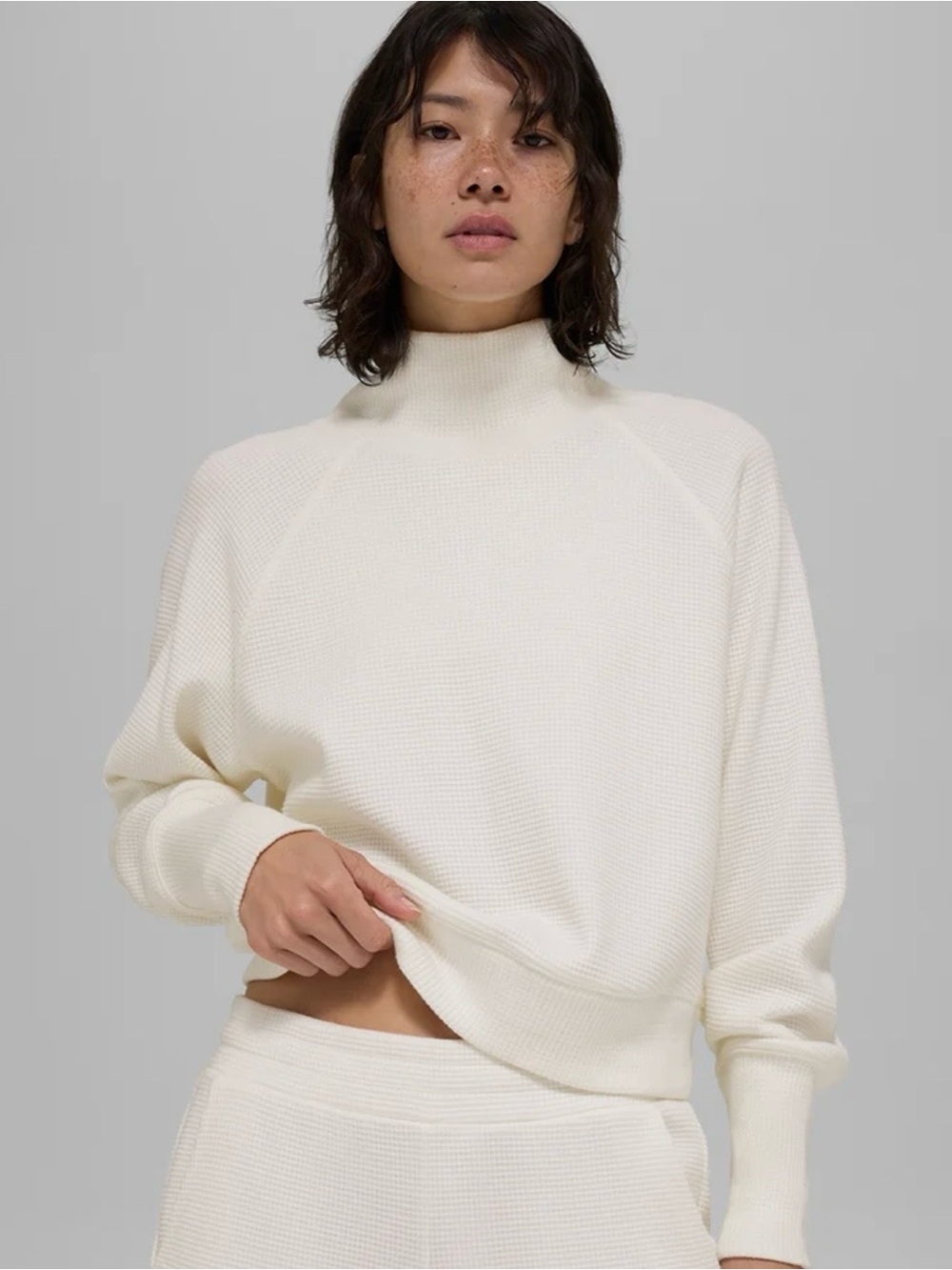 ALO Yoga Waffle Weekend
Escape Mock Neck Sweatshirt White